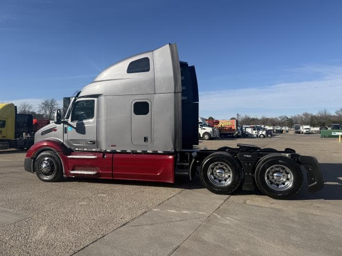 2022 Peterbilt 579 in Dallas, TX — photo 45