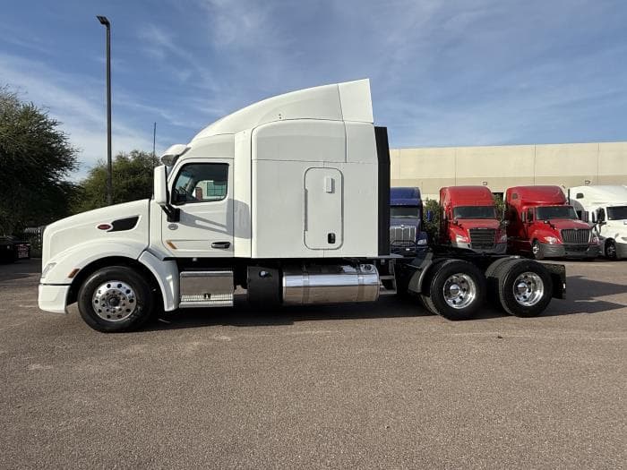 2022 Peterbilt 579 in Phoenix, AZ — photo 3