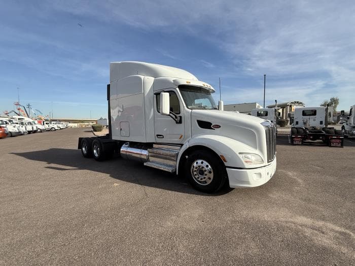 2022 Peterbilt 579 in Phoenix, AZ — photo 8