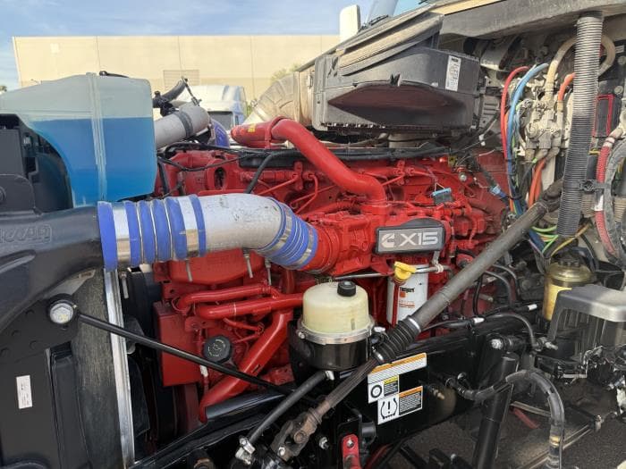 2022 Peterbilt 579 in Phoenix, AZ — photo 10
