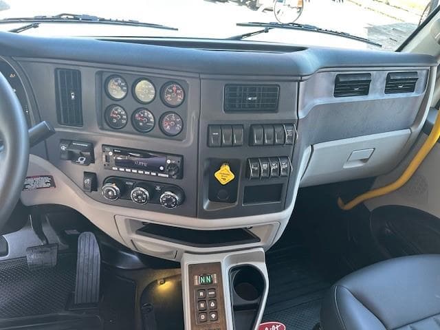 2026 Peterbilt 567 in Orlando, FL — photo 13