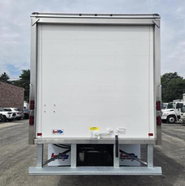 2025 Isuzu NRR in Elk Grove, CA — photo 7