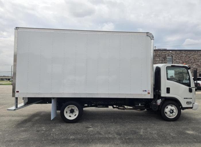 2025 Isuzu NRR in Elk Grove, CA — photo 9