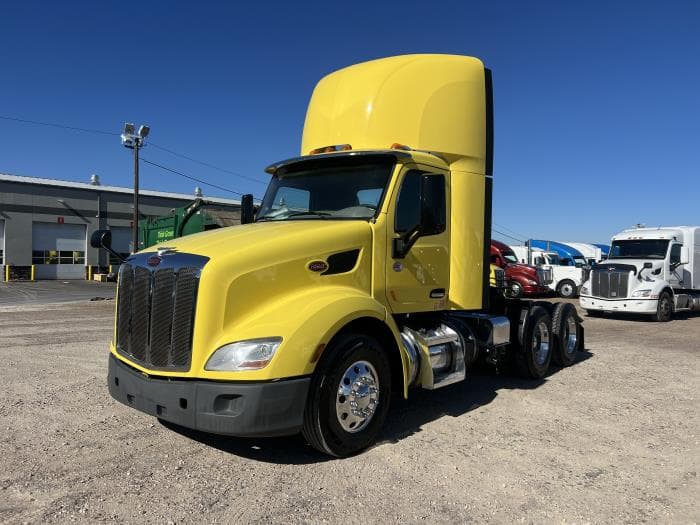 2021 Peterbilt 579 in Dallas, TX — photo 2