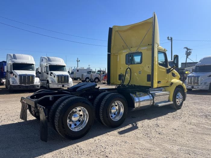 2021 Peterbilt 579 in Dallas, TX — photo 4