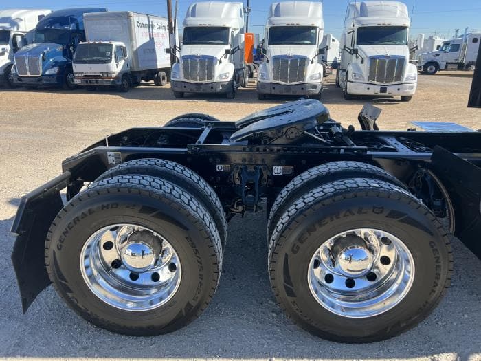 2021 Peterbilt 579 in Dallas, TX — photo 5
