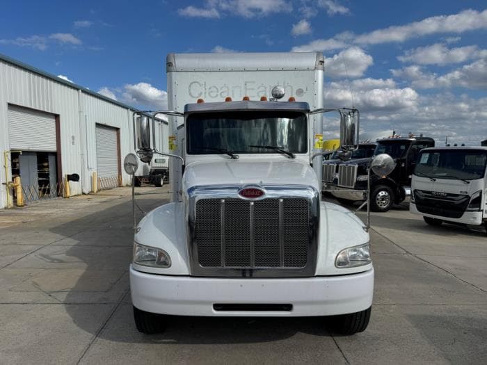 2020 Peterbilt 337 in Orlando, FL — photo 3