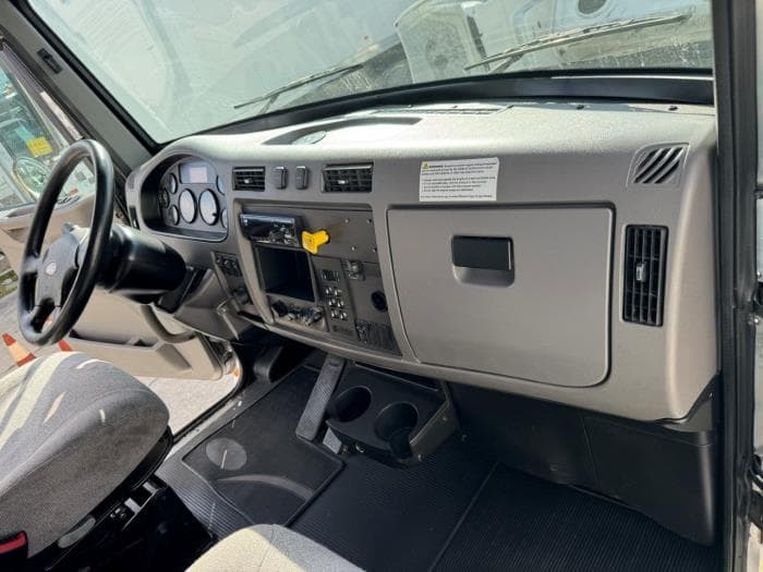 2020 Peterbilt 337 in Orlando, FL — photo 27