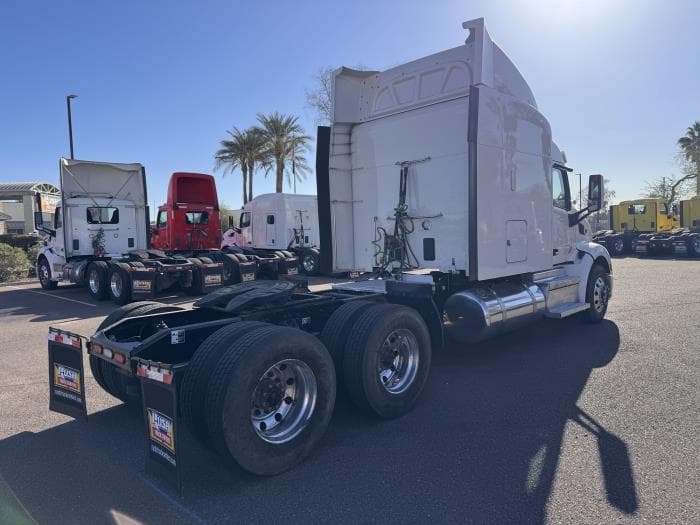 2022 Peterbilt 579 in Phoenix, AZ — photo 6