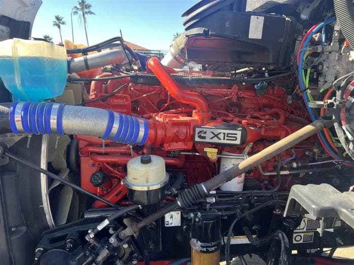 2021 Peterbilt 579 in Sylmar, CA — photo 17