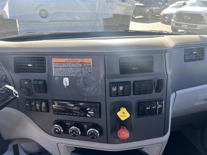2021 Peterbilt 579 in Sylmar, CA — photo 24