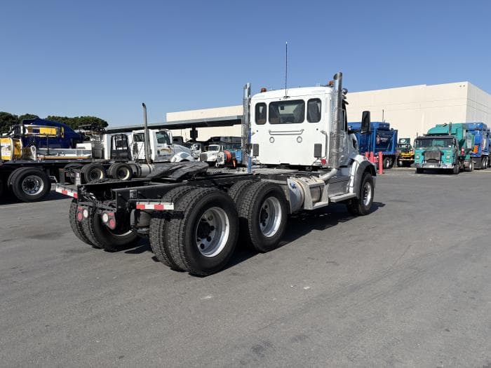2027 Peterbilt 567 in Los Angeles, CA — photo 6