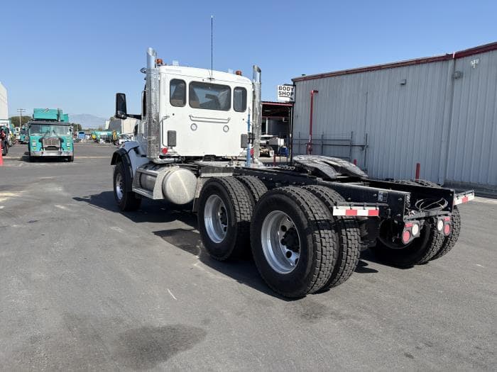 2027 Peterbilt 567 in Los Angeles, CA — photo 8