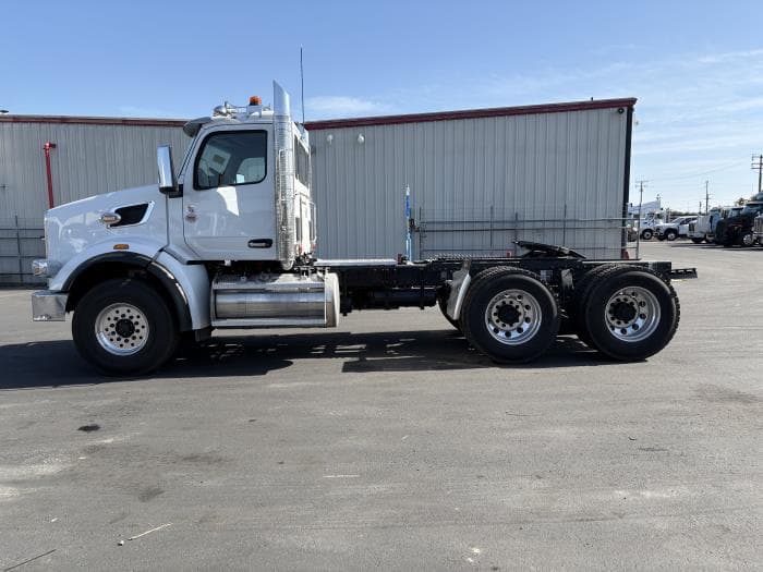 2027 Peterbilt 567 in Los Angeles, CA — photo 9