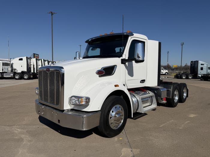 2023 Peterbilt 567 in Houston, TX — photo 2