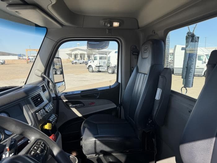 2023 Peterbilt 567 in Houston, TX — photo 25