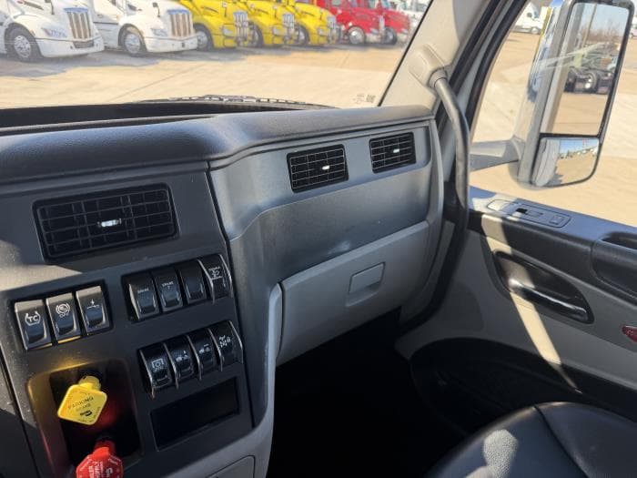 2023 Peterbilt 567 in Houston, TX — photo 28