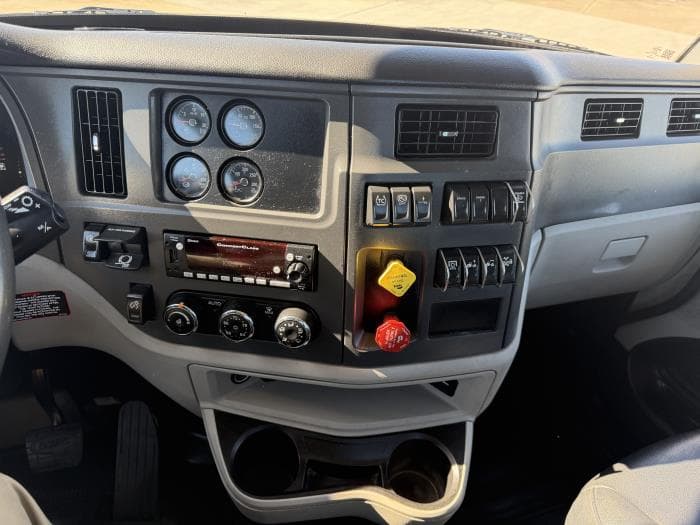 2023 Peterbilt 567 in Houston, TX — photo 29
