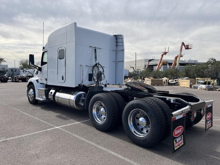 2022 Peterbilt 579 in Phoenix, AZ — photo 3