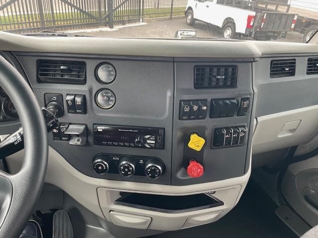 2020 Peterbilt 579 in Ceres, CA — photo 15