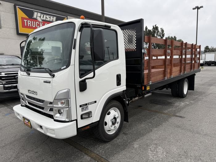 2025 Isuzu NRR in Whittier, CA — photo 2