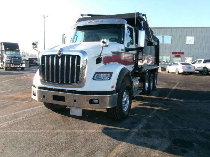 2023 International HX in Indianapolis, IN — photo 2