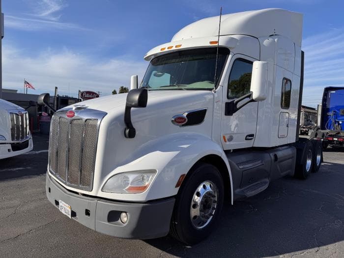 2020 Peterbilt 579 in Los Angeles, CA — photo 2