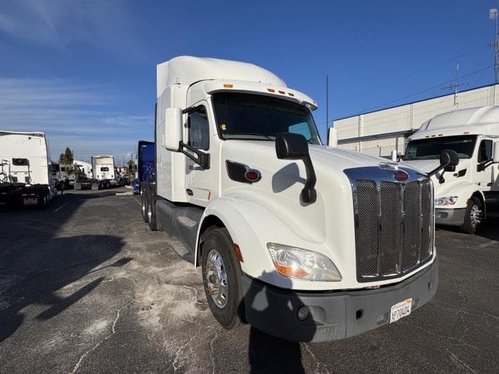 2020 Peterbilt 579 in Los Angeles, CA — photo 4