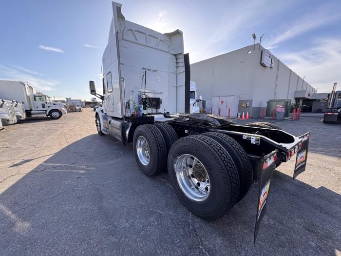 2020 Peterbilt 579 in Los Angeles, CA — photo 8
