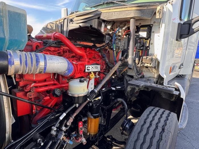 2020 Peterbilt 579 in Los Angeles, CA — photo 10