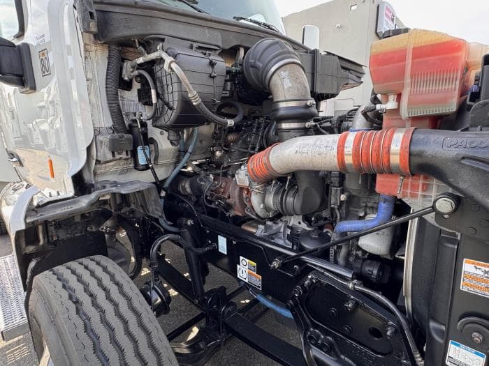 2021 Peterbilt 579 in Los Angeles, CA — photo 11
