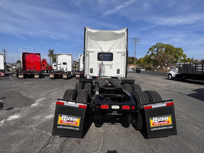 2021 Peterbilt 579 in Los Angeles, CA — photo 7