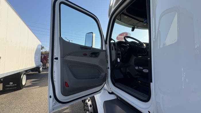 2021 Peterbilt 579 in Jacksonville, FL — photo 8