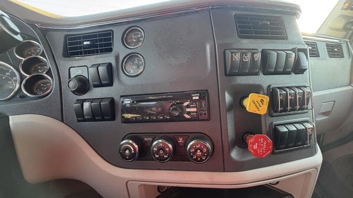 2021 Peterbilt 579 in Jacksonville, FL — photo 17