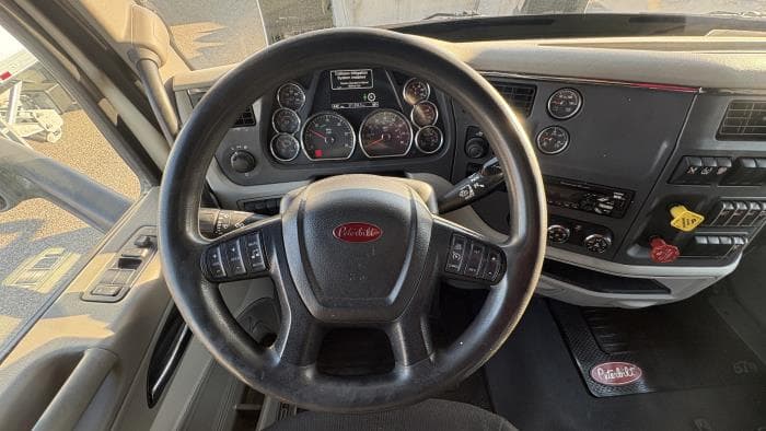 2021 Peterbilt 579 in Jacksonville, FL — photo 18