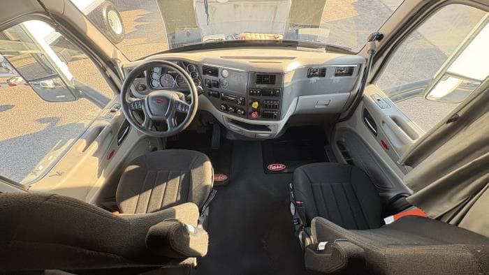 2021 Peterbilt 579 in Jacksonville, FL — photo 16