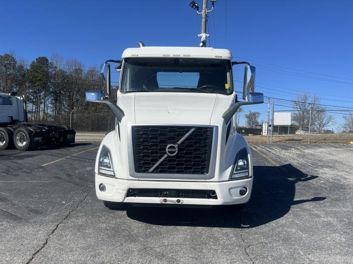 2020 Volvo VNL 300 in Atlanta, GA — photo 3