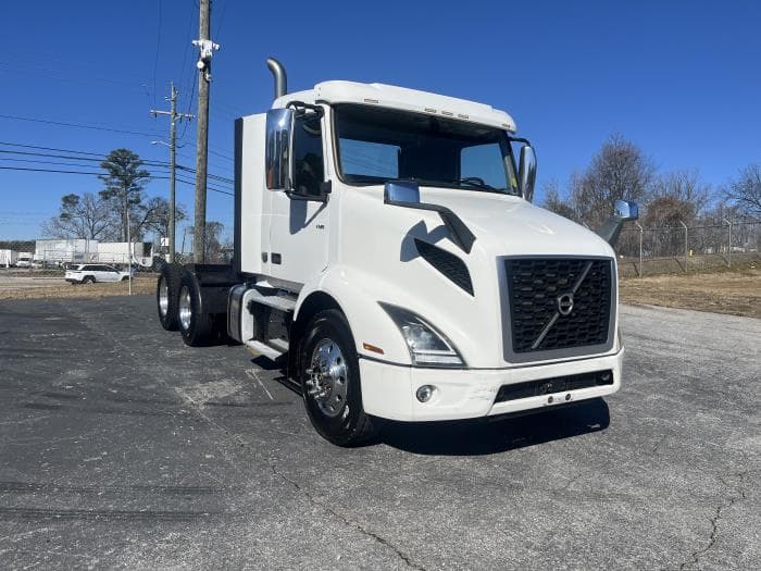 2020 Volvo VNL 300 in Atlanta, GA — photo 4