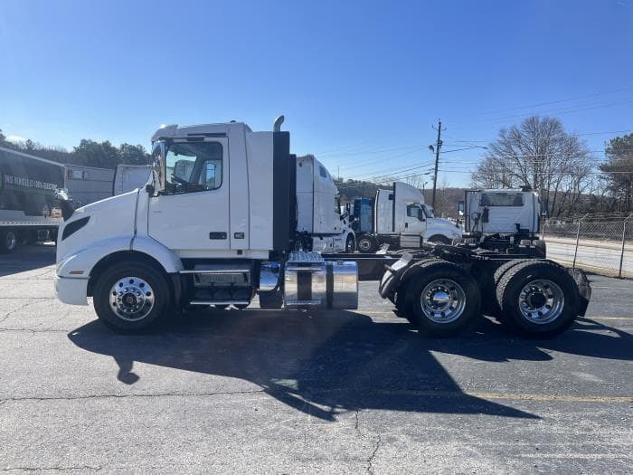 2020 Volvo VNL 300 in Atlanta, GA — photo 7