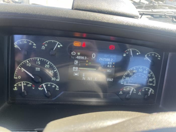 2020 Volvo VNL 300 in Atlanta, GA — photo 13