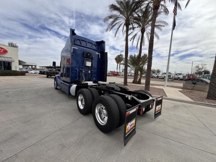 2020 Peterbilt 579 in Phoenix, AZ — photo 4