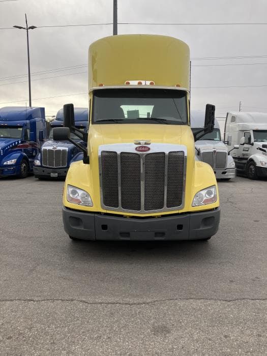 2021 Peterbilt 579 — photo 2