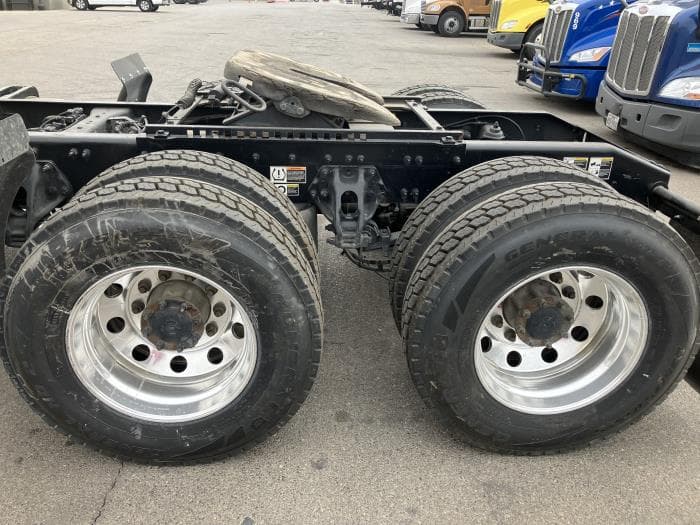 2021 Peterbilt 579 — photo 9
