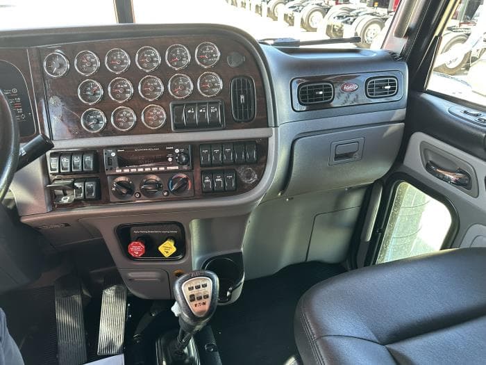 2024 Peterbilt 389 in Oklahoma City, OK — photo 8