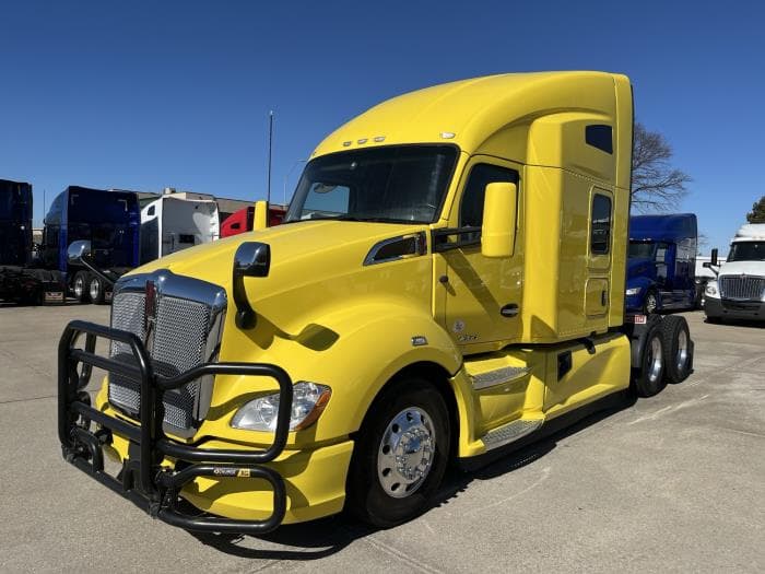 2021 Kenworth T680 in Kansas City, MO — photo 2