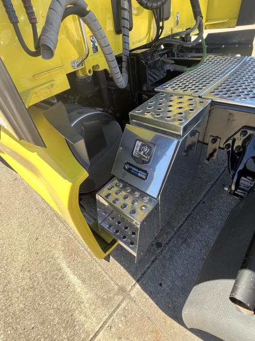 2021 Kenworth T680 in Kansas City, MO — photo 4