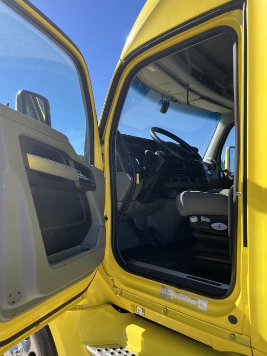 2021 Kenworth T680 in Kansas City, MO — photo 11