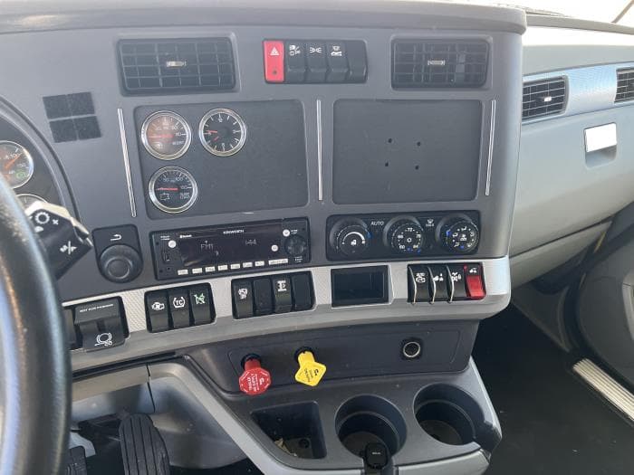 2021 Kenworth T680 in Kansas City, MO — photo 14