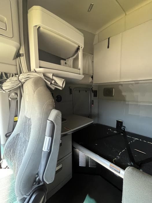 2021 Kenworth T680 in Kansas City, MO — photo 16