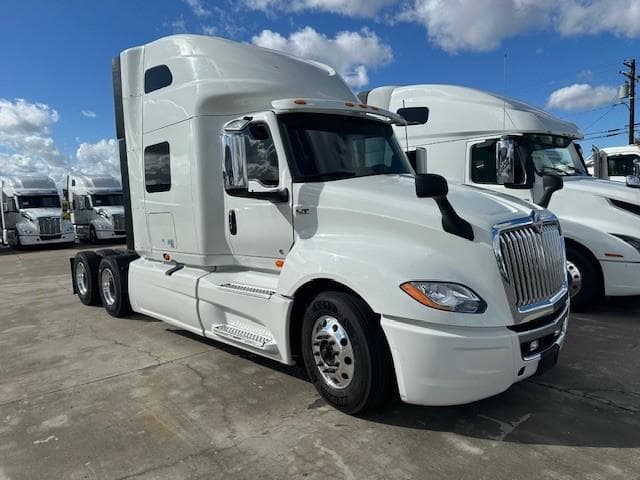 2023 International LT in Fontana, CA — photo 3